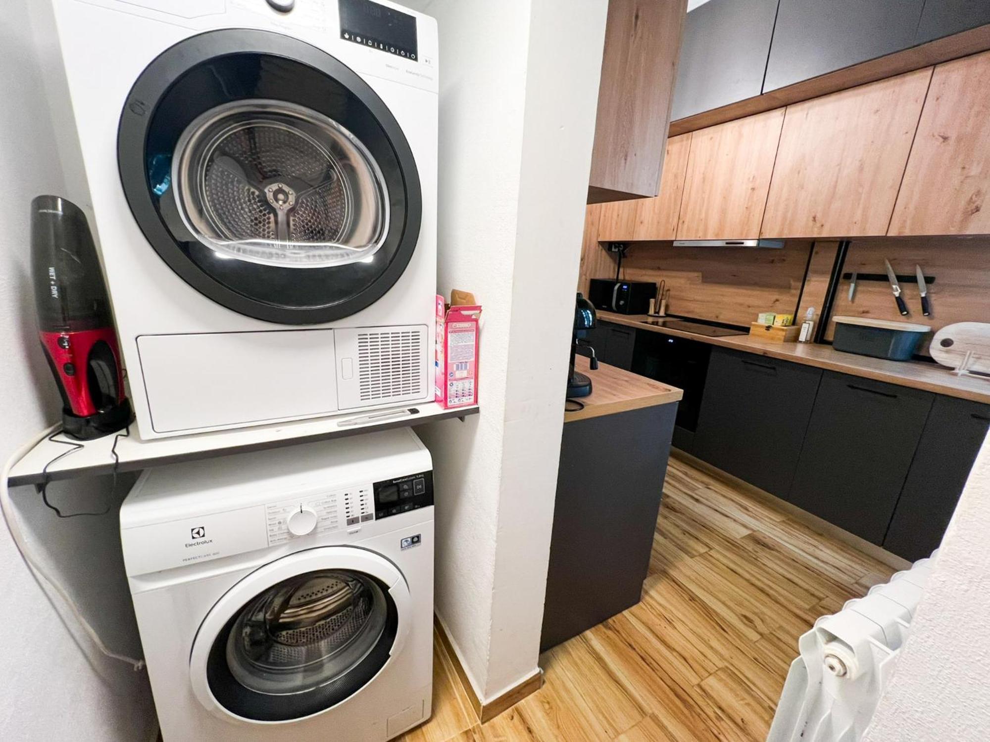 Perfect Long-Term Stay Stylish And Spacious Top Center Next To Vitosha Blvd Sofia Esterno foto