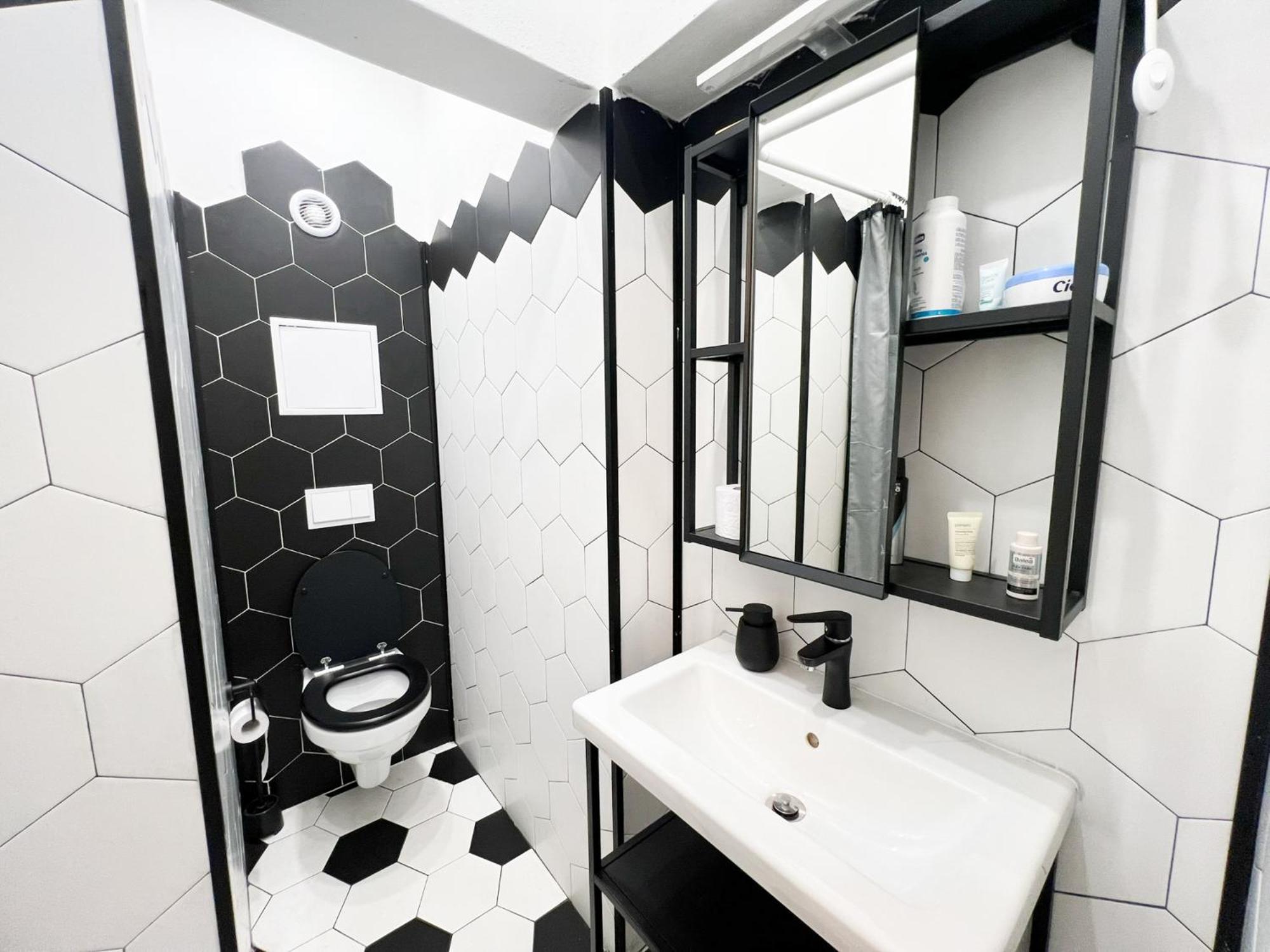 Perfect Long-Term Stay Stylish And Spacious Top Center Next To Vitosha Blvd Sofia Esterno foto